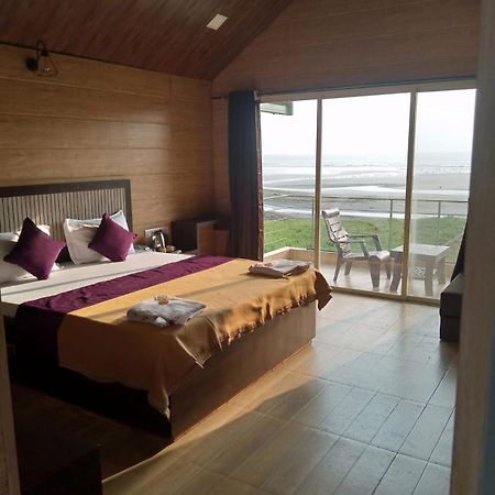 Whistling Waves Beach Resort Ānjarle Zewnętrze zdjęcie