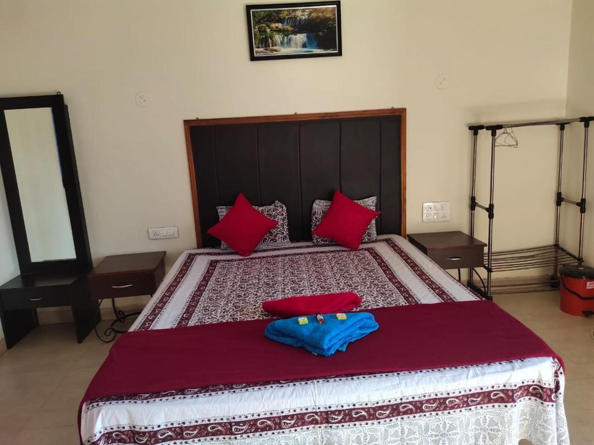 Whistling Waves Beach Resort Ānjarle Zewnętrze zdjęcie