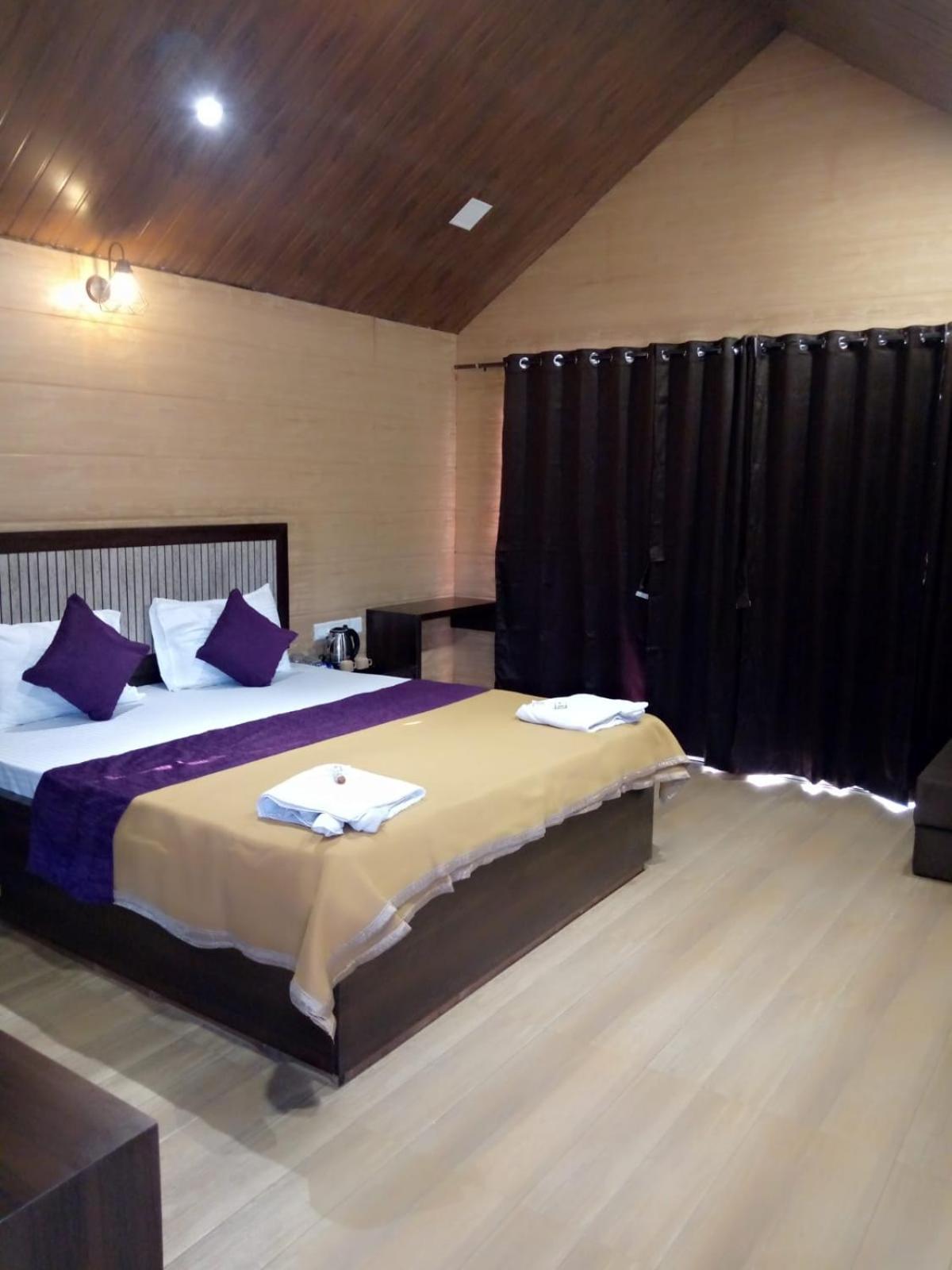 Whistling Waves Beach Resort Ānjarle Zewnętrze zdjęcie