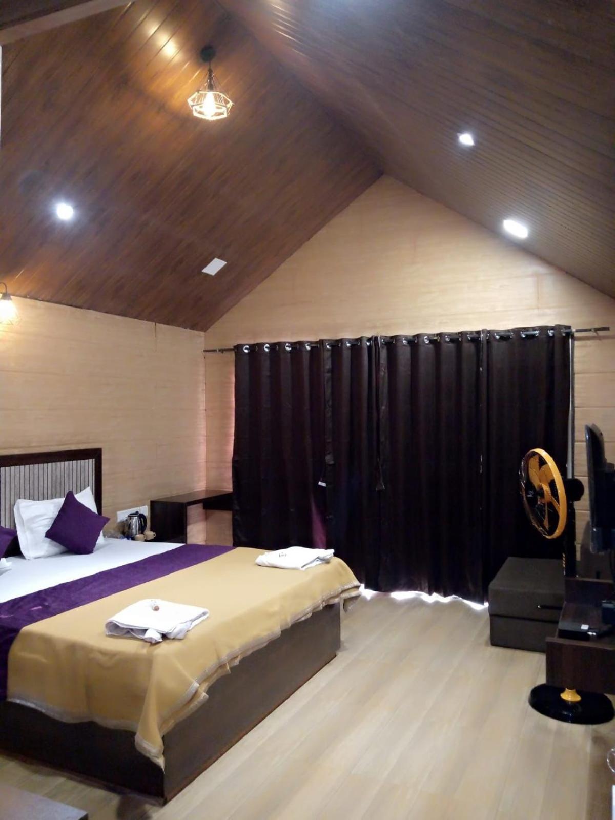 Whistling Waves Beach Resort Ānjarle Zewnętrze zdjęcie